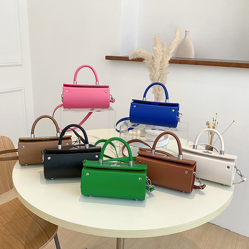 Ladies elegant shoulder bag with detachable shoulder strap