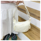 Comfortable shoulder bag with practical compartments