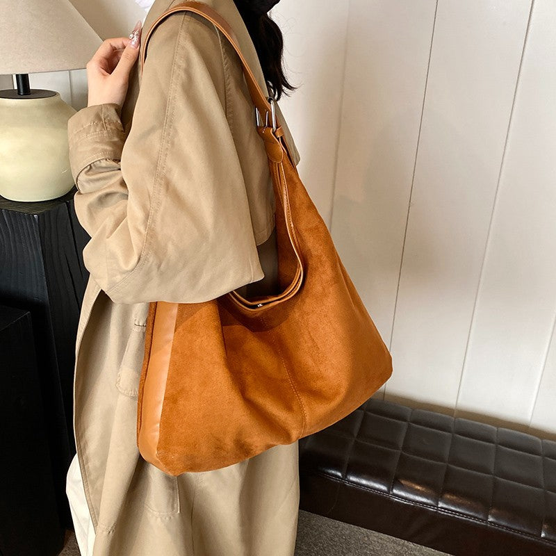 Elegant and Versatile Shoulder Bag