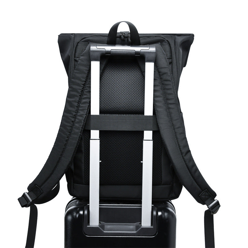 More elegant and functional backpack with reinforced carrying straps