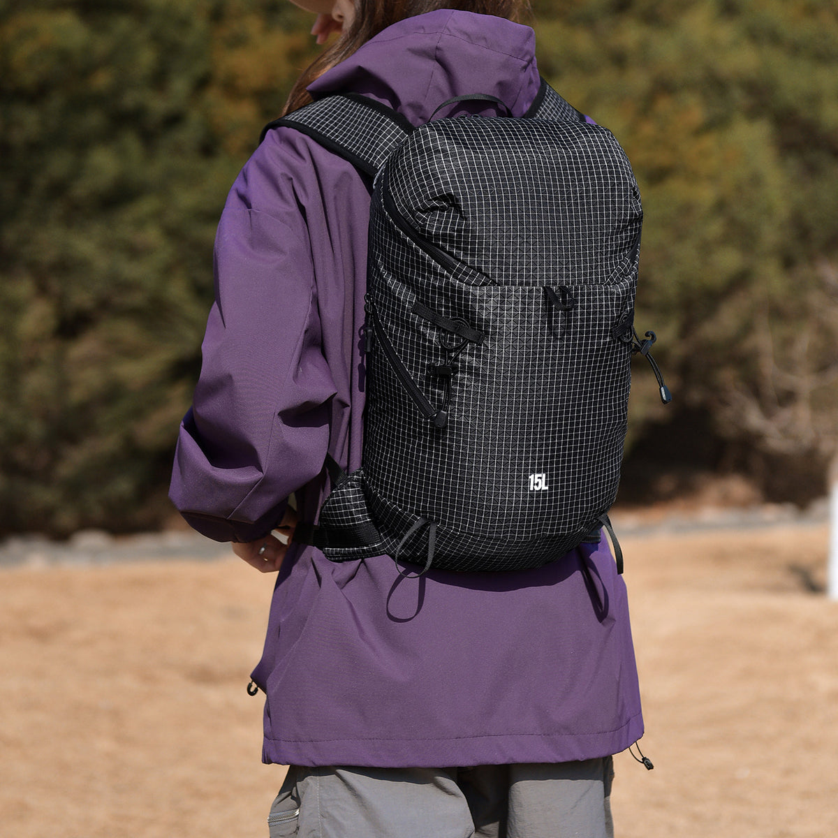 Outdoor backpack with versatile compartment system and comfort carrying system