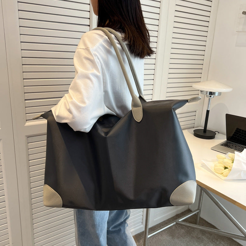 Large travel bag with durable material and multiple compartments