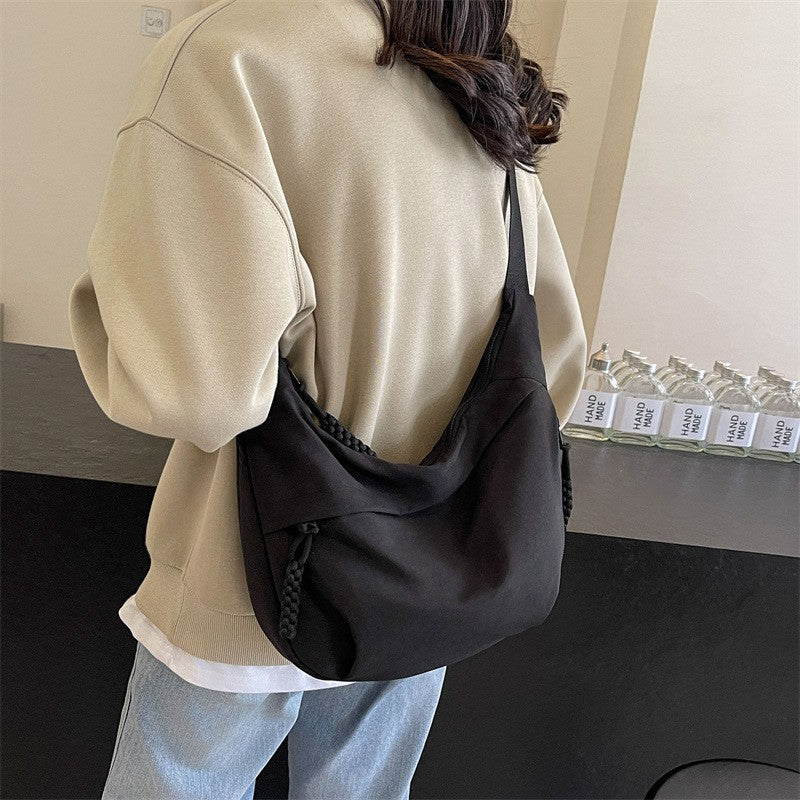 Fashionable shoulder bag