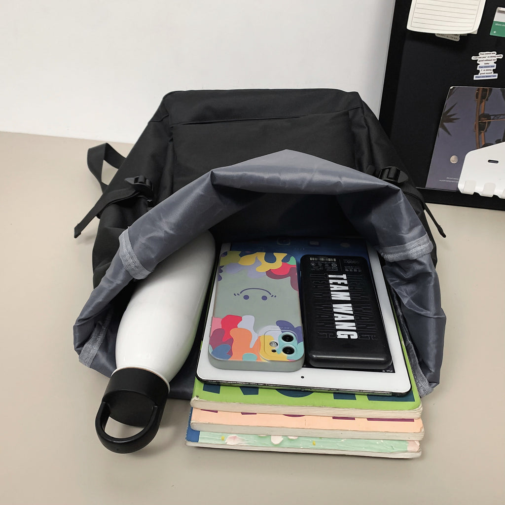 Multifunctional Backpack with Practical Rolltop Closure