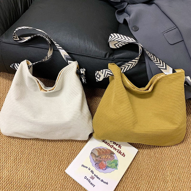 Casual shopper bag with fashionable shoulder strap