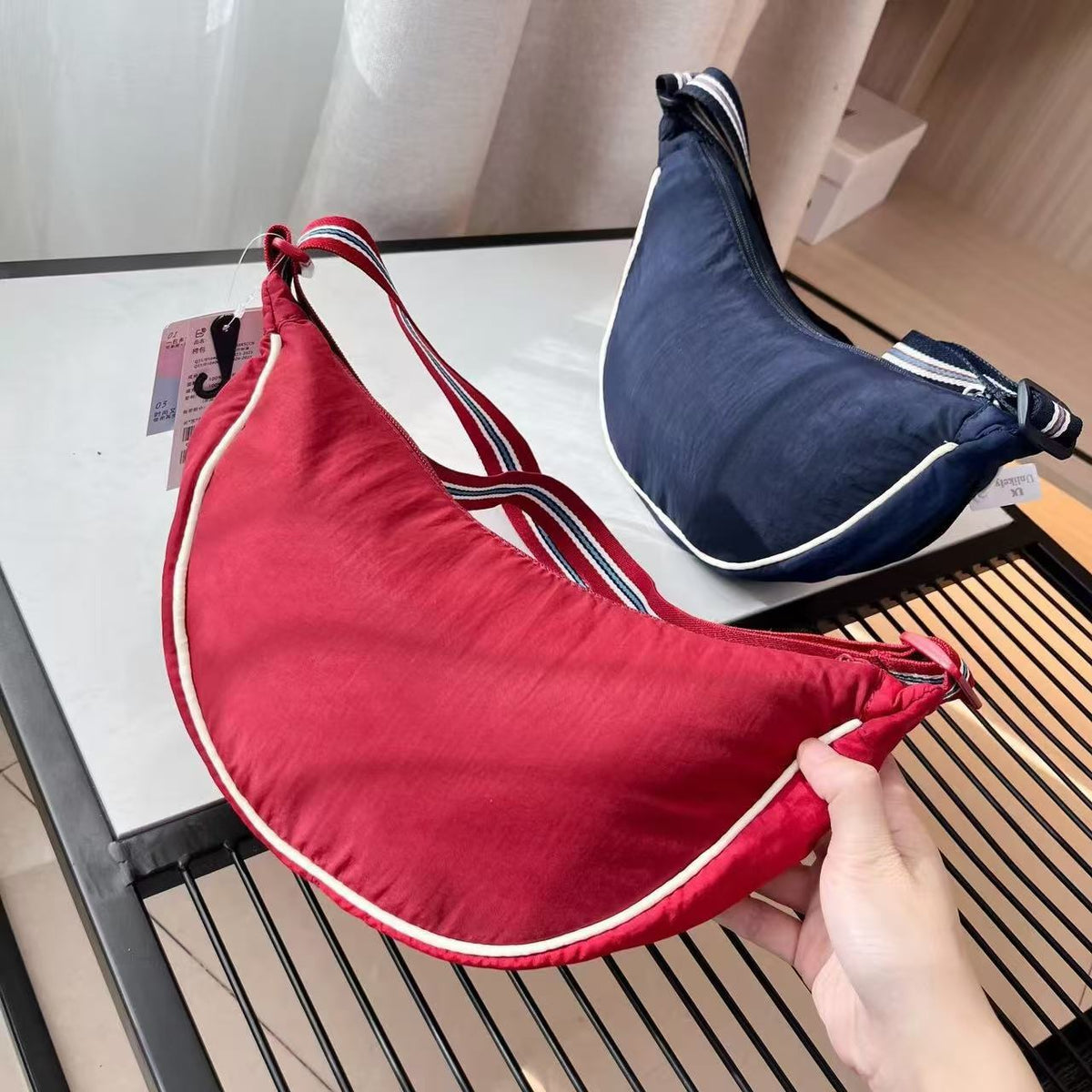Shoulder bag with adjustable shoulder strap and versatile interior compartment