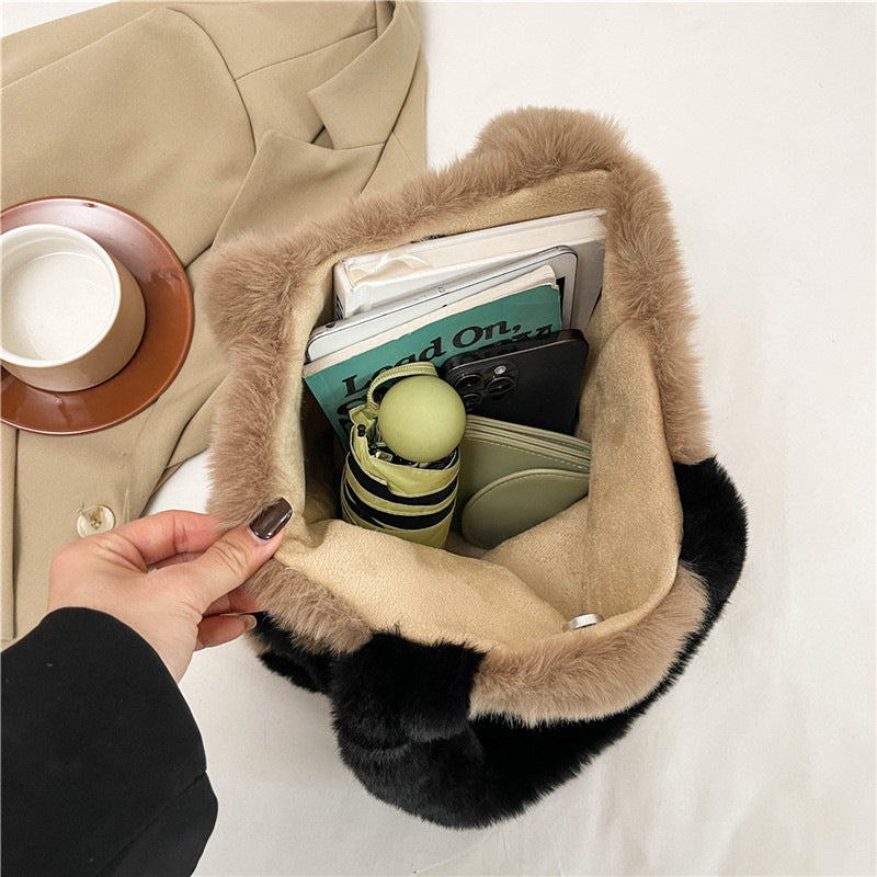Plush shoulder bag with cat motif