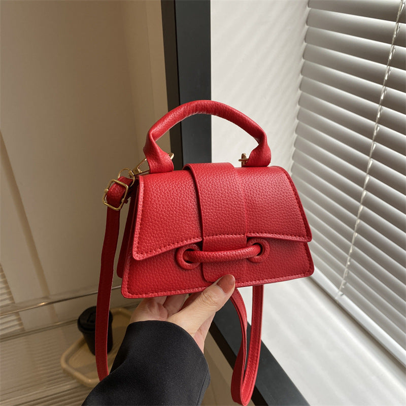 WoLuxurious Textured Leather Shoulder Bag