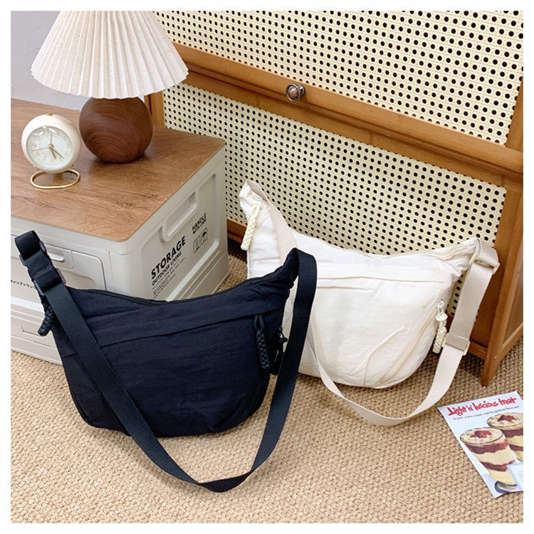 Comfortable shoulder bag with practical compartments