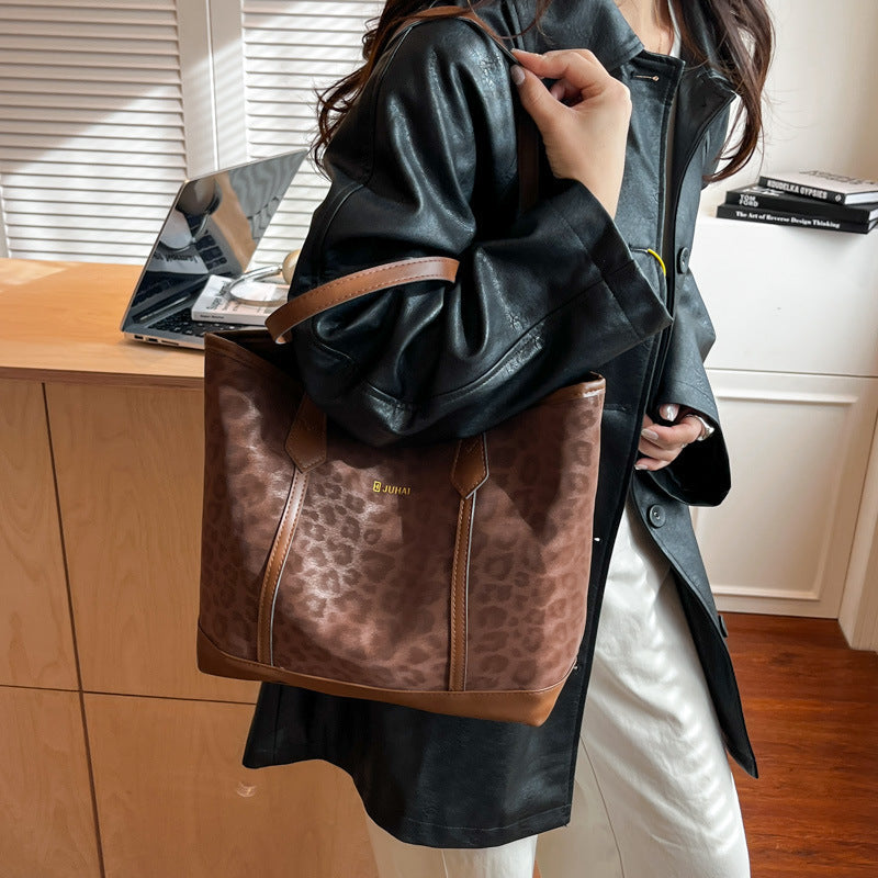 Women’s fashionable tote bag with leopard print and practical inner pocket-https://detail.1688.com/offer/1013047984690.html-Calm Wears-Black-Size: With pendant-Calm Wears