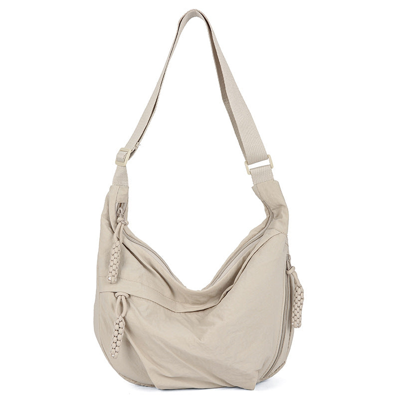 Comfortable shoulder bag with practical compartments