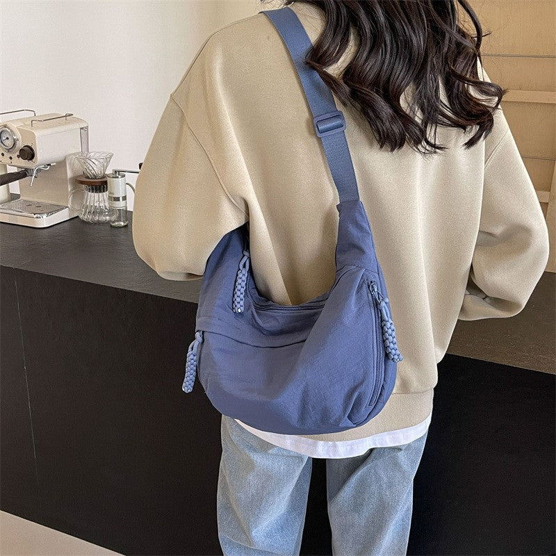 Fashionable shoulder bag