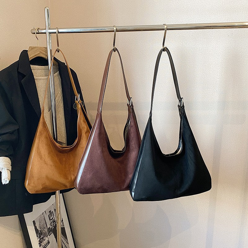 Elegant and Versatile Shoulder Bag