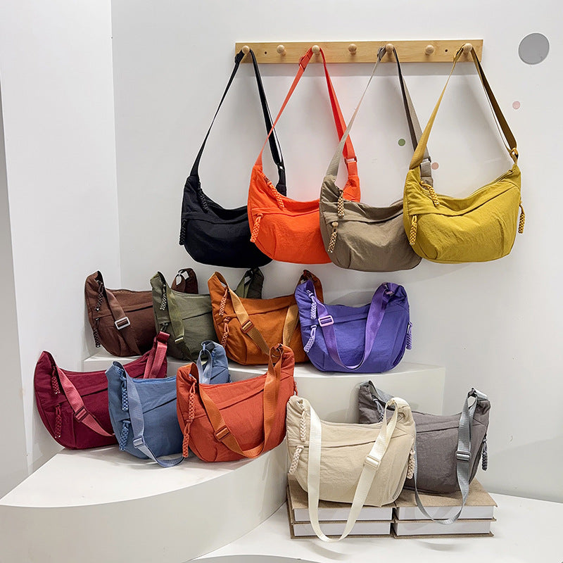 WoMulti-Pocket Lightweight Hobo Bag
