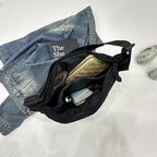 Comfortable shoulder bag with practical compartments