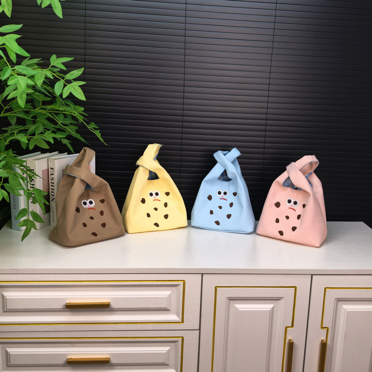 Fun Cartoon Cookie-Shaped Mini Bag