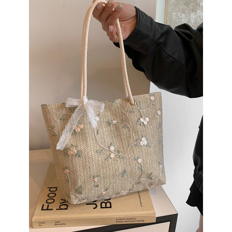 WoEmbroidered Straw Tote Bag