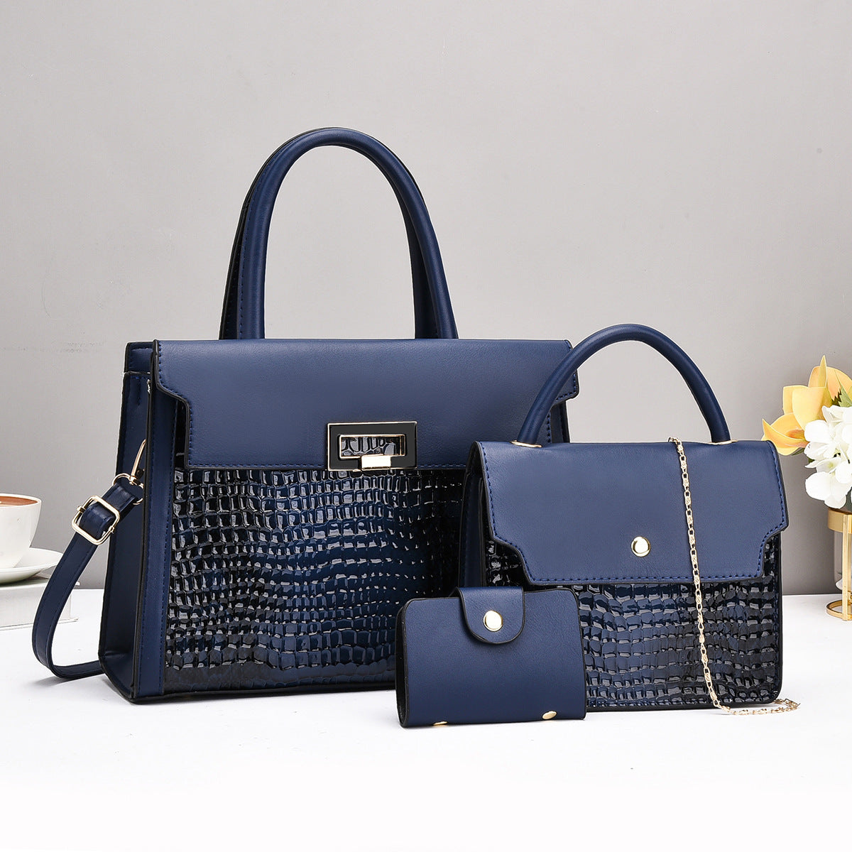 Ladies handbag set with luxurious crocodile leather look and removable clutch