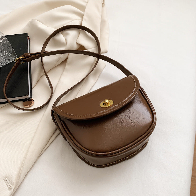 Women's shoulder bag in elegant retro design with golden accents-https://detail.1688.com/offer/762734429411.html-Calm Wears-Braun-nothing-Calm Wears