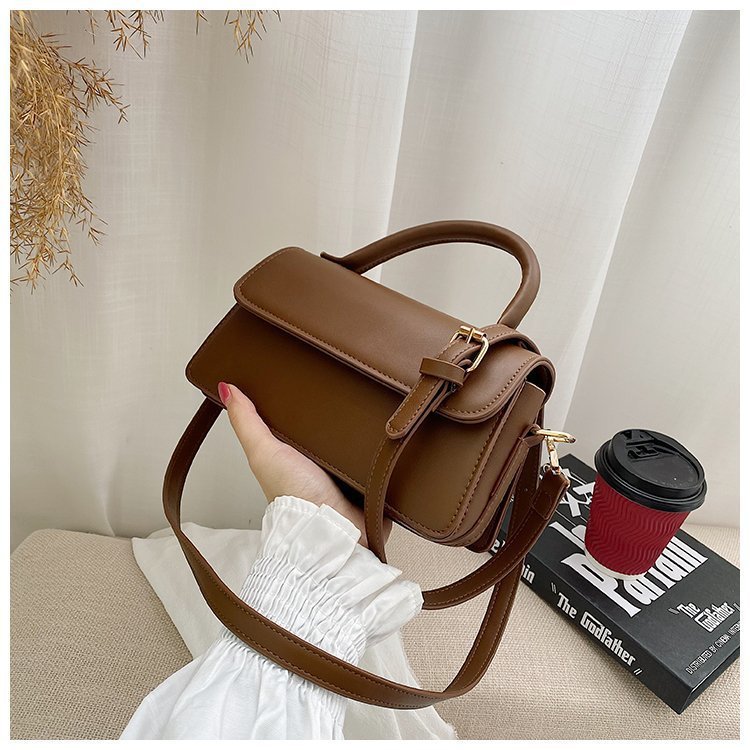 Ladies elegant shoulder bag with detachable carrying strap