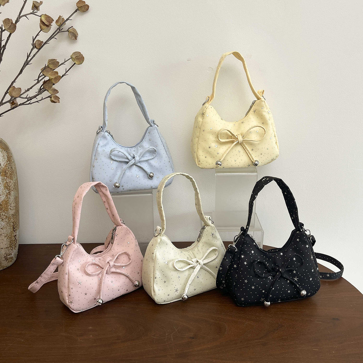 WoDecorative Star-Patterned Hobo Bag