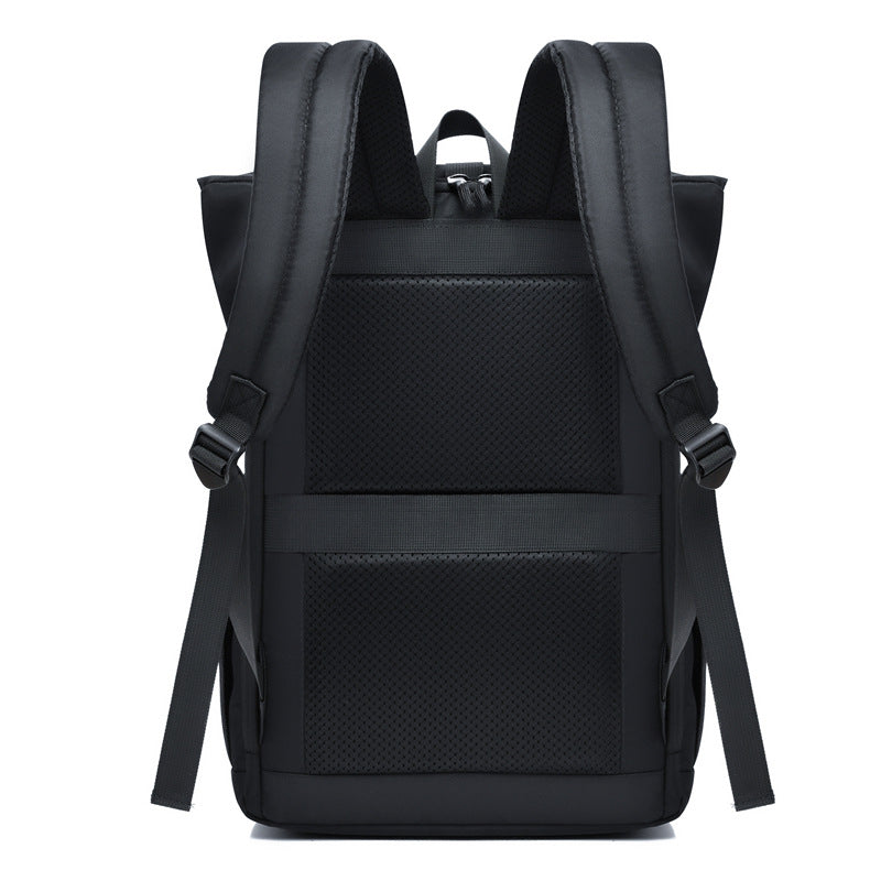 More elegant and functional backpack with reinforced carrying straps