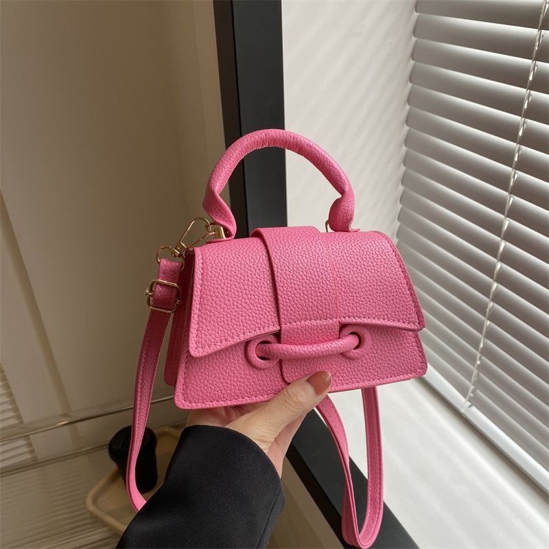 WoLuxurious Textured Leather Shoulder Bag