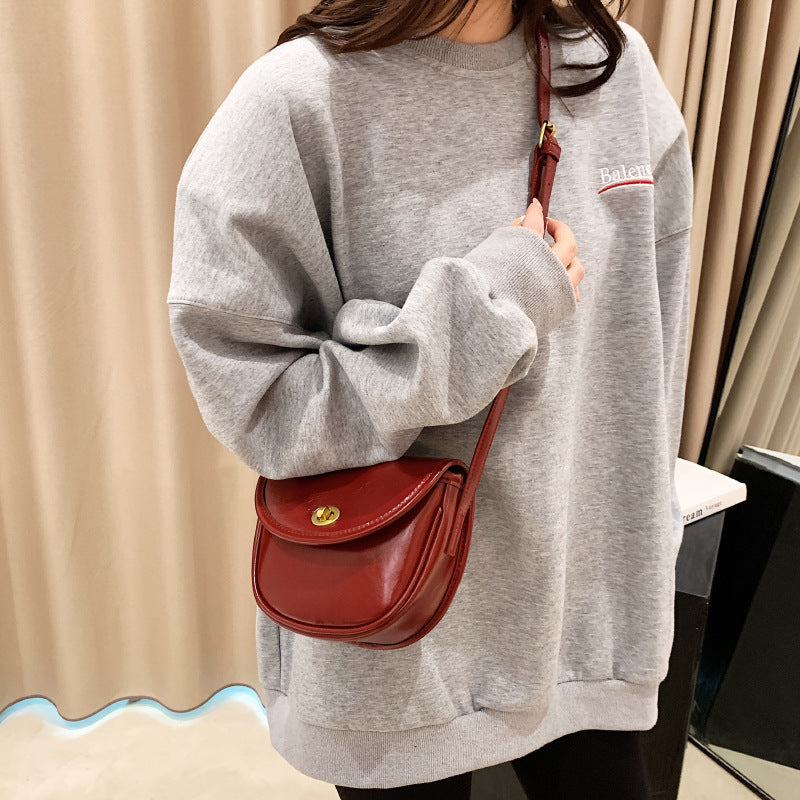 Women's shoulder bag in elegant retro design with golden accents-https://detail.1688.com/offer/762734429411.html-Calm Wears-Braun-nothing-Calm Wears