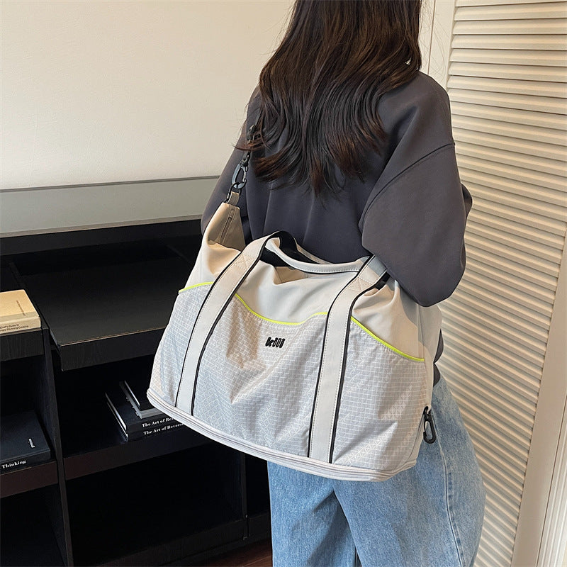 Chic Multi-Compartment Weekend Bag