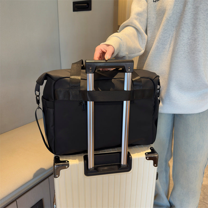 Versatile Water-Resistant Weekend Duffle Bag