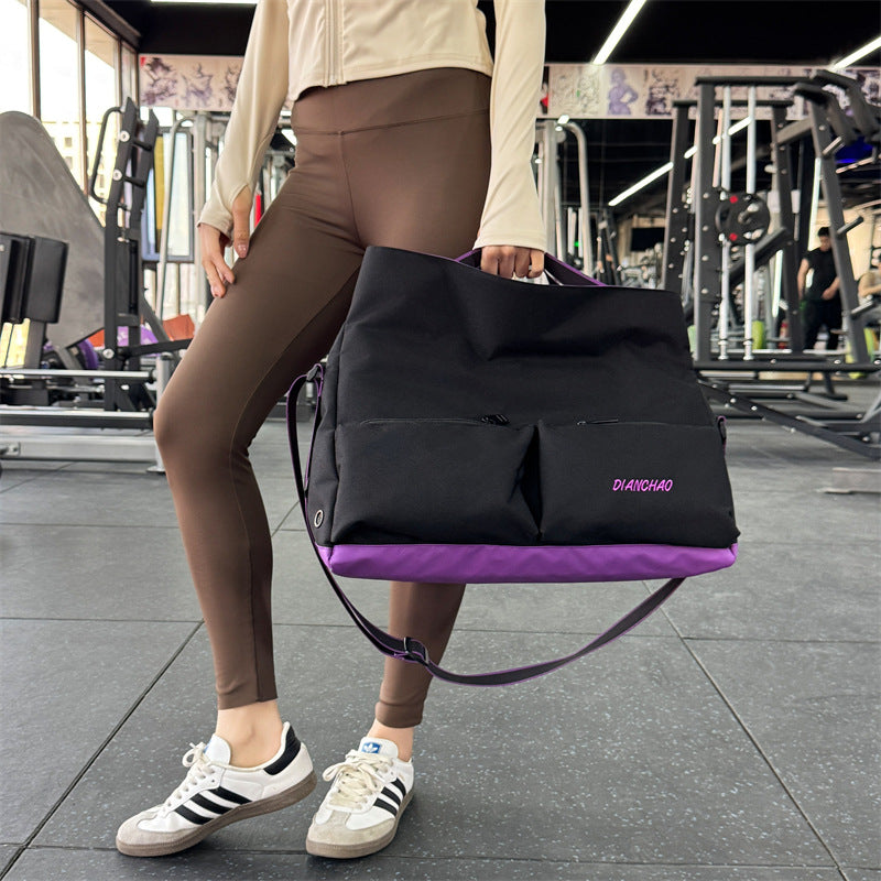 Versatile Multi-Pocket Weekend Duffle