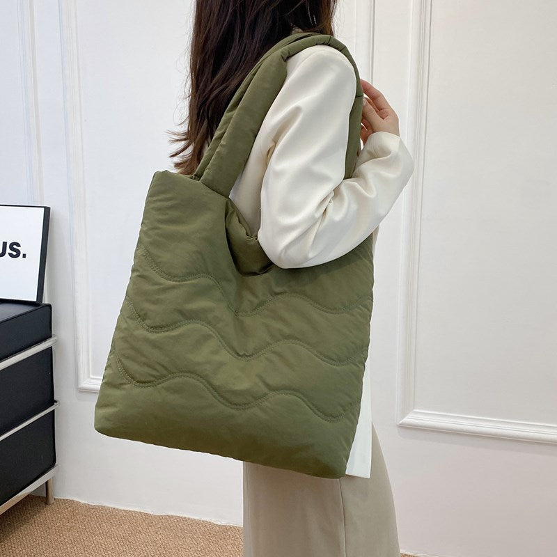 Padded shoulder bag with wave design
