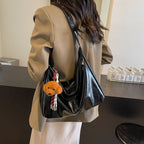 Shoulder bag with charming animal pendant