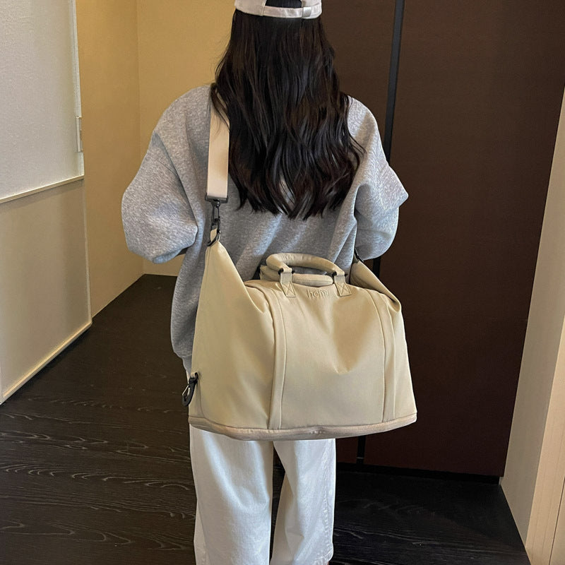 Chic Multi-Compartment Weekend Bag