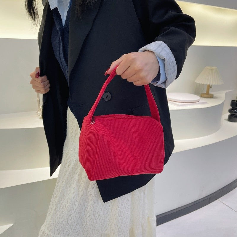 Plush shopping bag with modern ribbed design