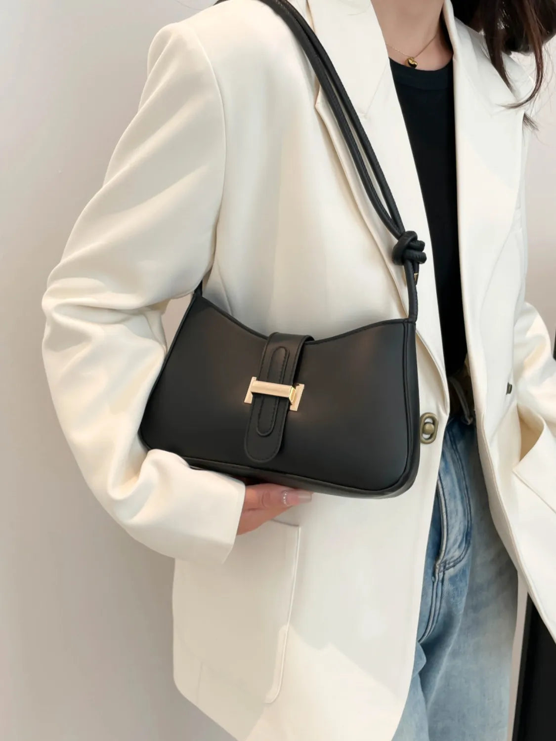 Classic Buckle Shoulder Bag-clare bags20260419-Calm Wears-Black-One size-Calm Wears