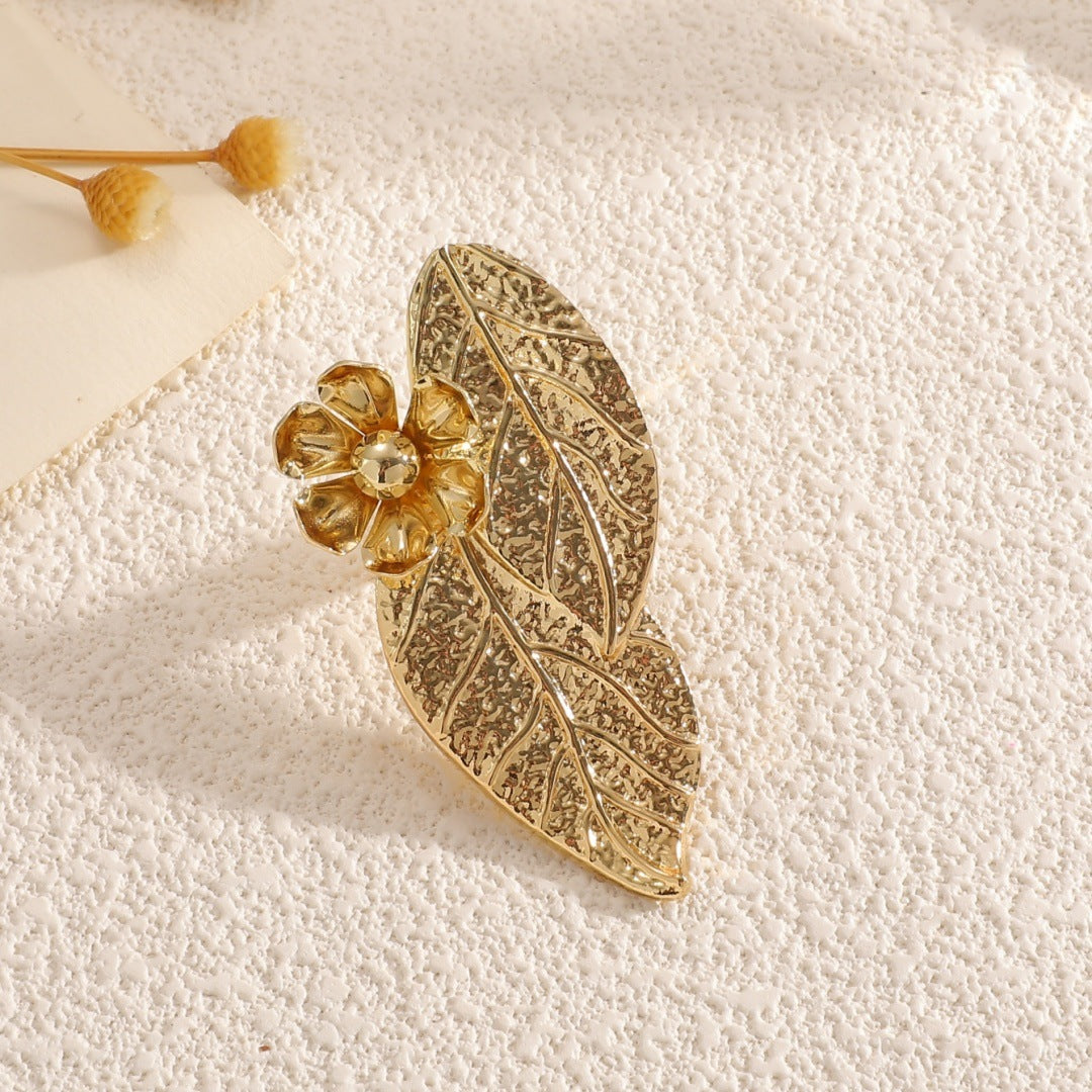 Ladies bangle with elaborate leaf design Calm Wears-https://detail.1688.com/offer/962535485004.html-Calm Wears-Calm Wears