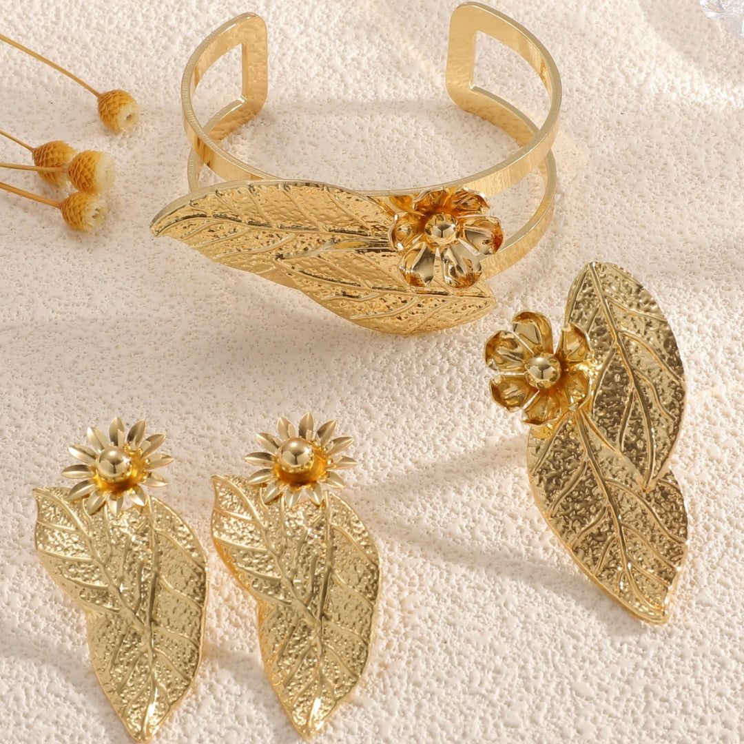 Ladies bangle with elaborate leaf design Calm Wears-https://detail.1688.com/offer/962535485004.html-Calm Wears-Bracelet-Calm Wears