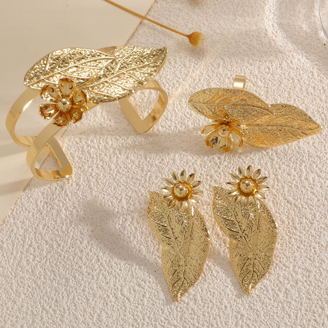 Ladies bangle with elaborate leaf design Calm Wears-https://detail.1688.com/offer/962535485004.html-Calm Wears-Bracelet-Calm Wears