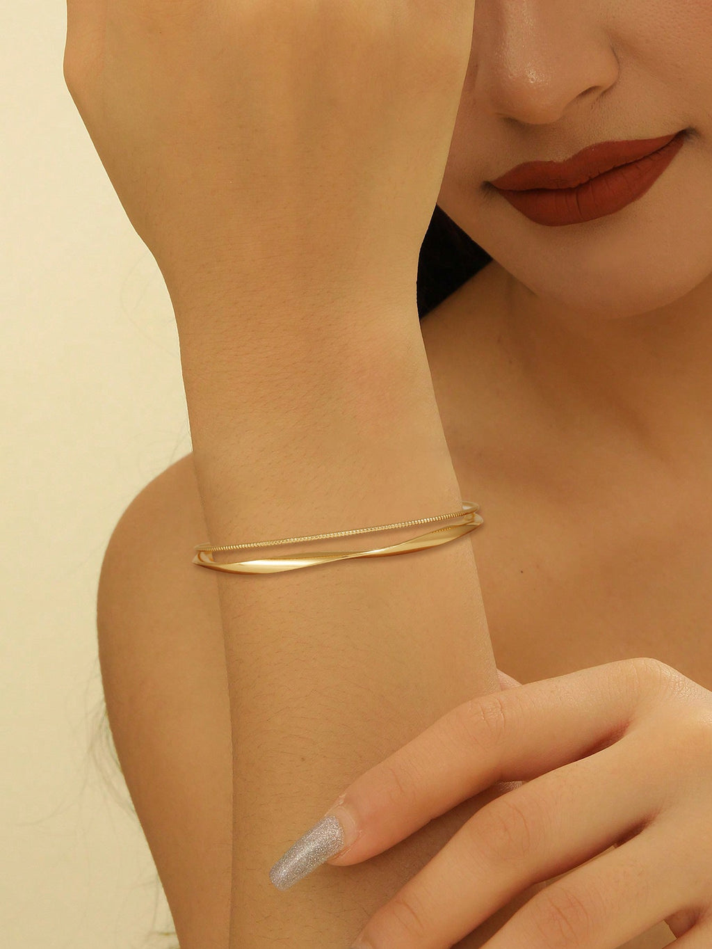 Ladies' bangle with elegant curved design Calm Wears-https://detail.1688.com/offer/825473621801.html-Calm Wears-Gold-Calm Wears