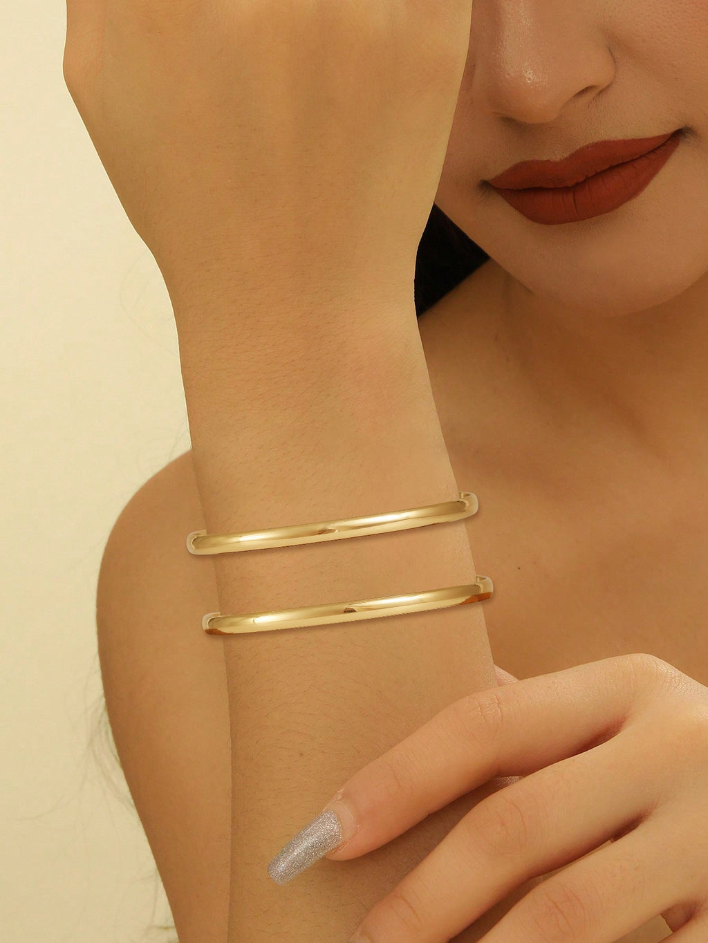 Ladies' bangle with elegant curved design Calm Wears-https://detail.1688.com/offer/825473621801.html-Calm Wears-Gold-Calm Wears