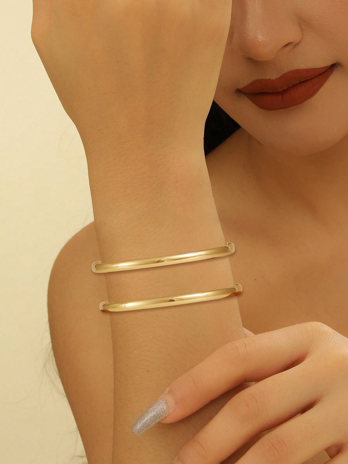 Ladies' bangle with elegant curved design Calm Wears-https://detail.1688.com/offer/825473621801.html-Calm Wears-Gold-Calm Wears