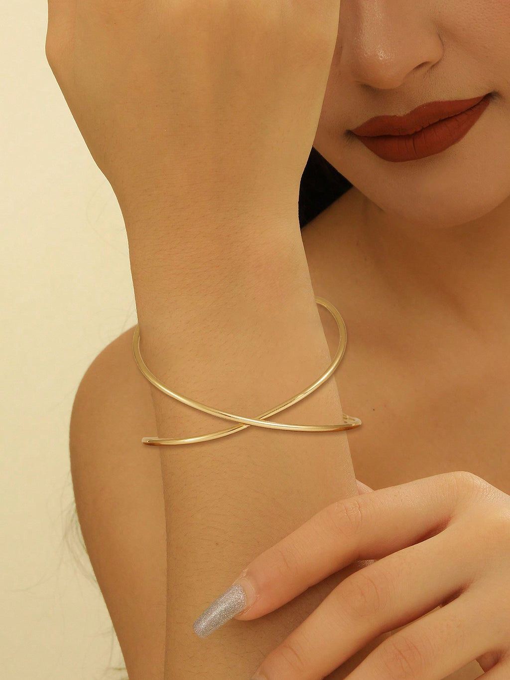Ladies' bangle with elegant curved design Calm Wears-https://detail.1688.com/offer/825473621801.html-Calm Wears-Gold-Calm Wears