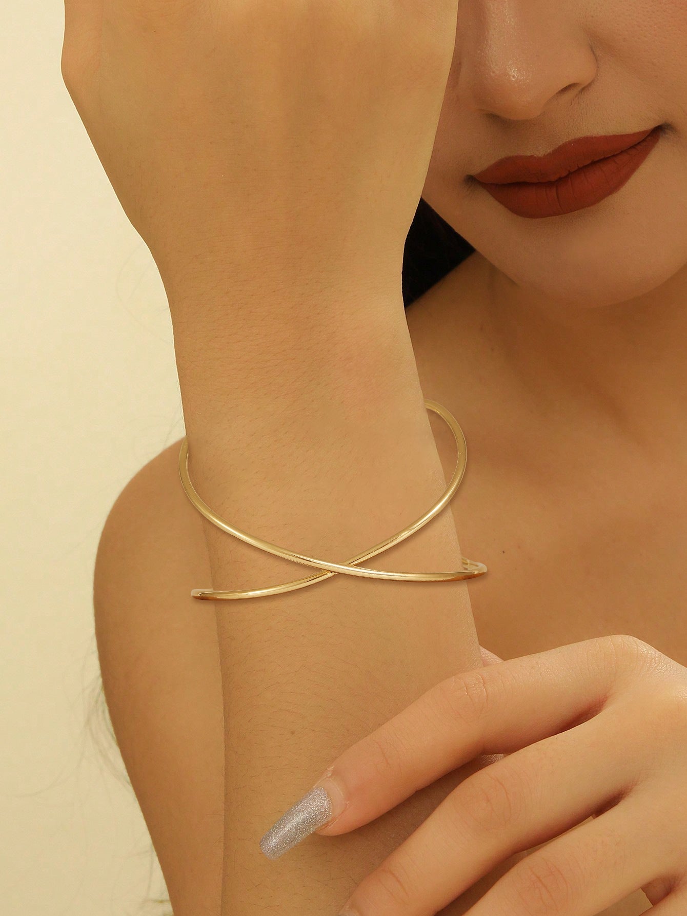 Ladies' bangle with elegant curved design Calm Wears-https://detail.1688.com/offer/825473621801.html-Calm Wears-Gold-Calm Wears