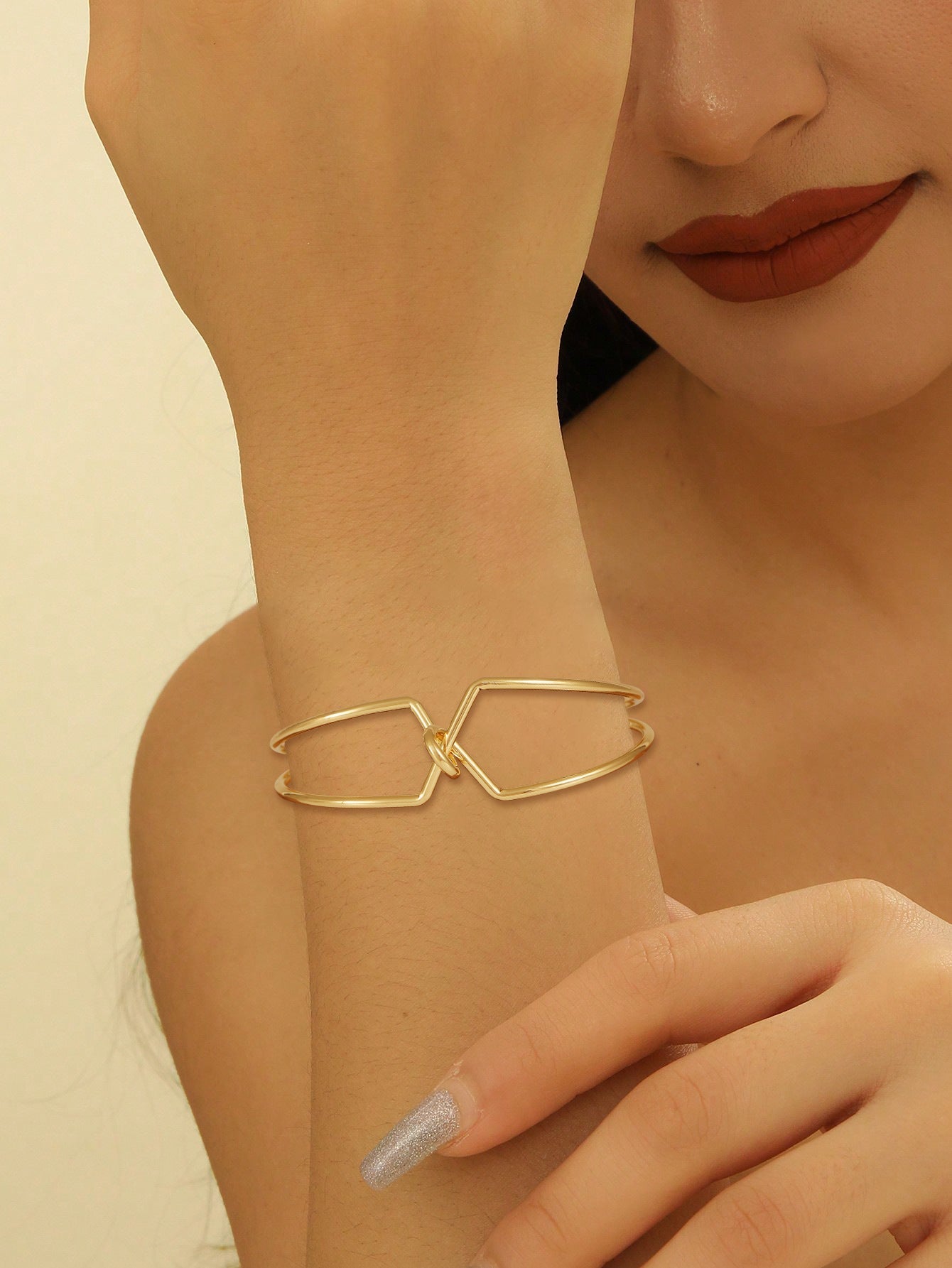 Ladies' bangle with elegant curved design Calm Wears-https://detail.1688.com/offer/825473621801.html-Calm Wears-Gold-Calm Wears