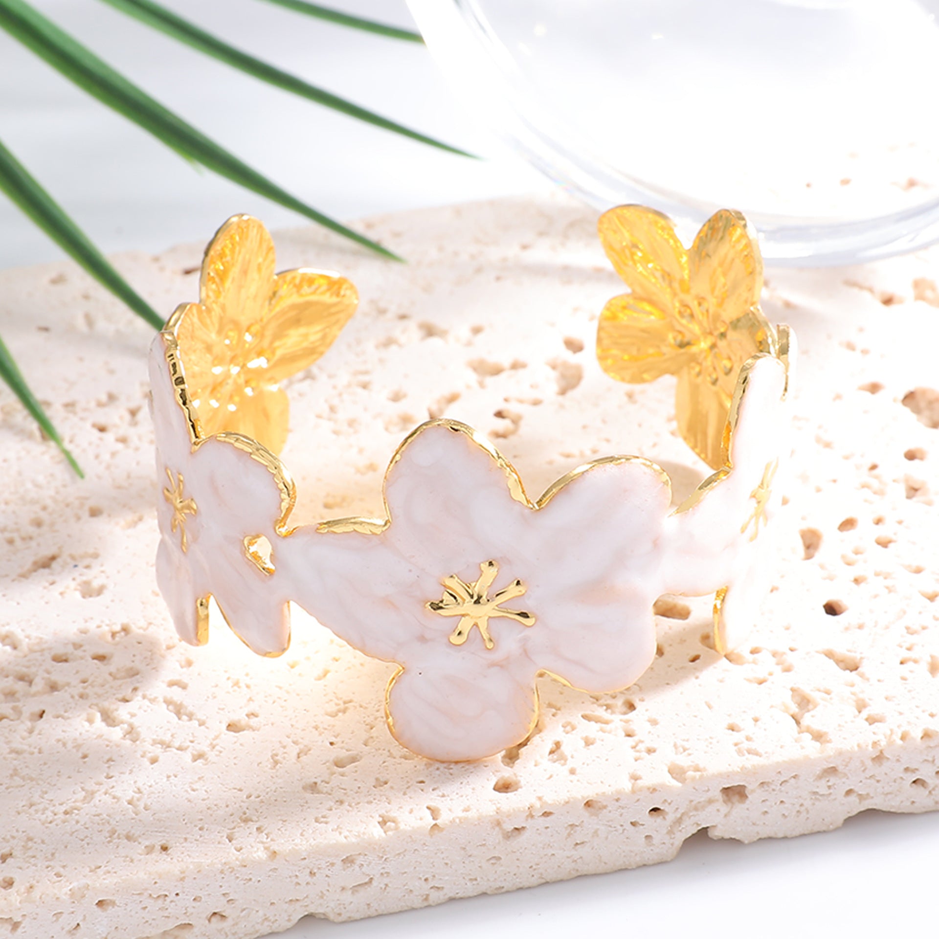 Ladies' bangle with floral motifs Calm Wears-https://detail.1688.com/offer/1055941439300.html-Calm Wears-White-Calm Wears