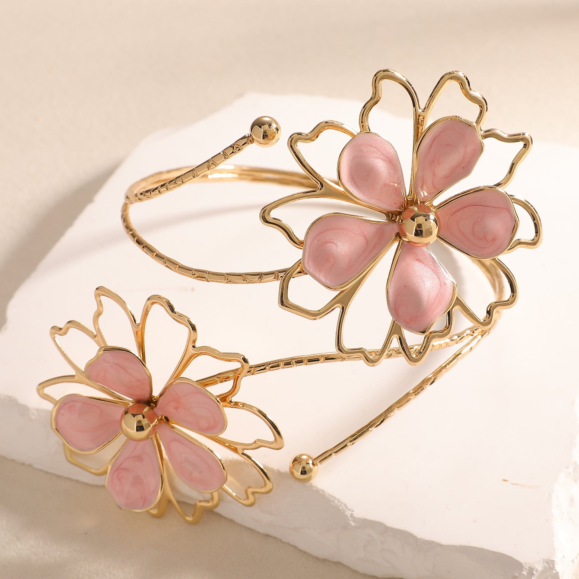 Ladies bracelet with artistic flower design Calm Wears-https://detail.1688.com/offer/1051505835518.html-Calm Wears-Rosa-Calm Wears