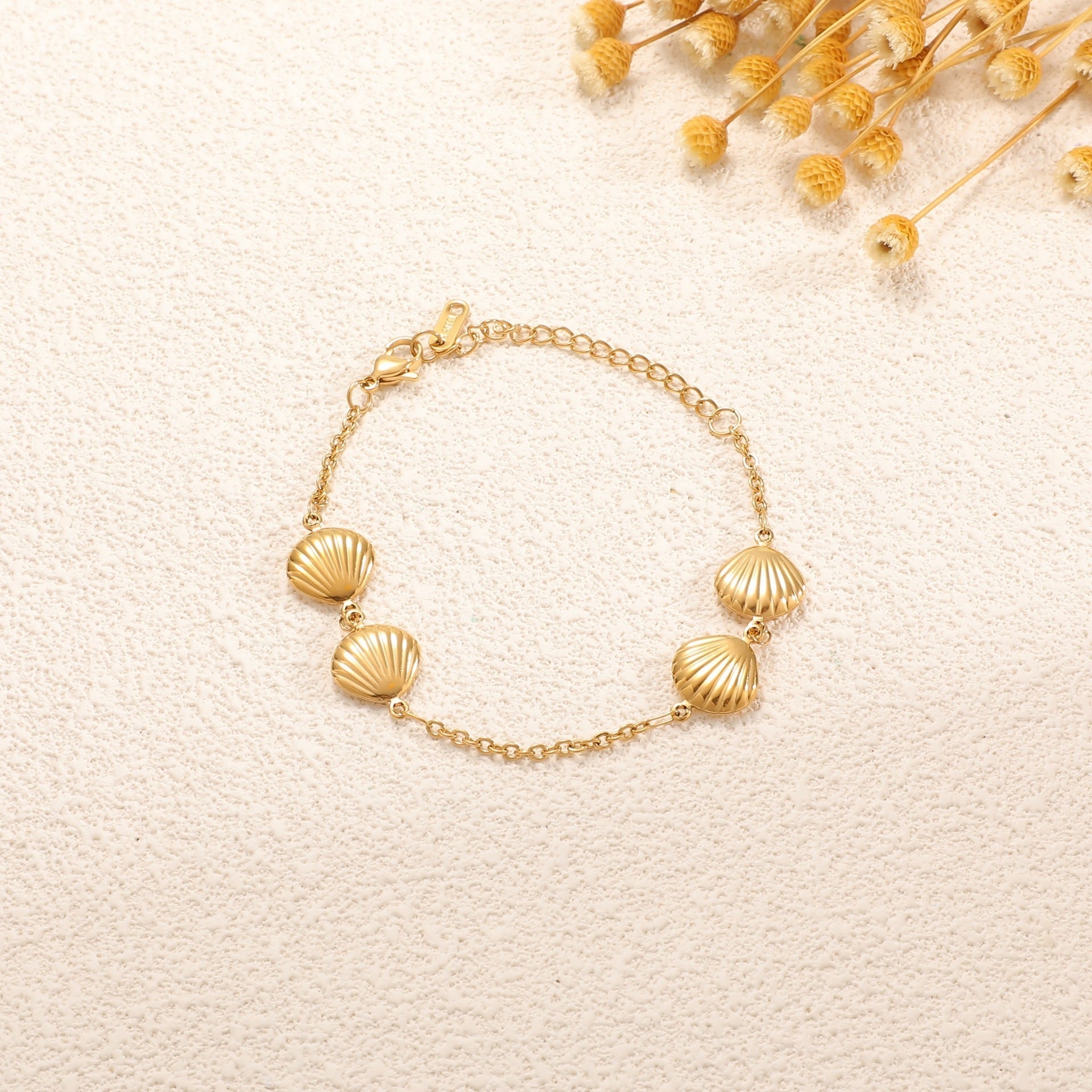 Ladies' bracelet with elegant heart design and fine link chain Calm Wears-https://detail.1688.com/offer/980513874773.html-Calm Wears-Unknown-Calm Wears