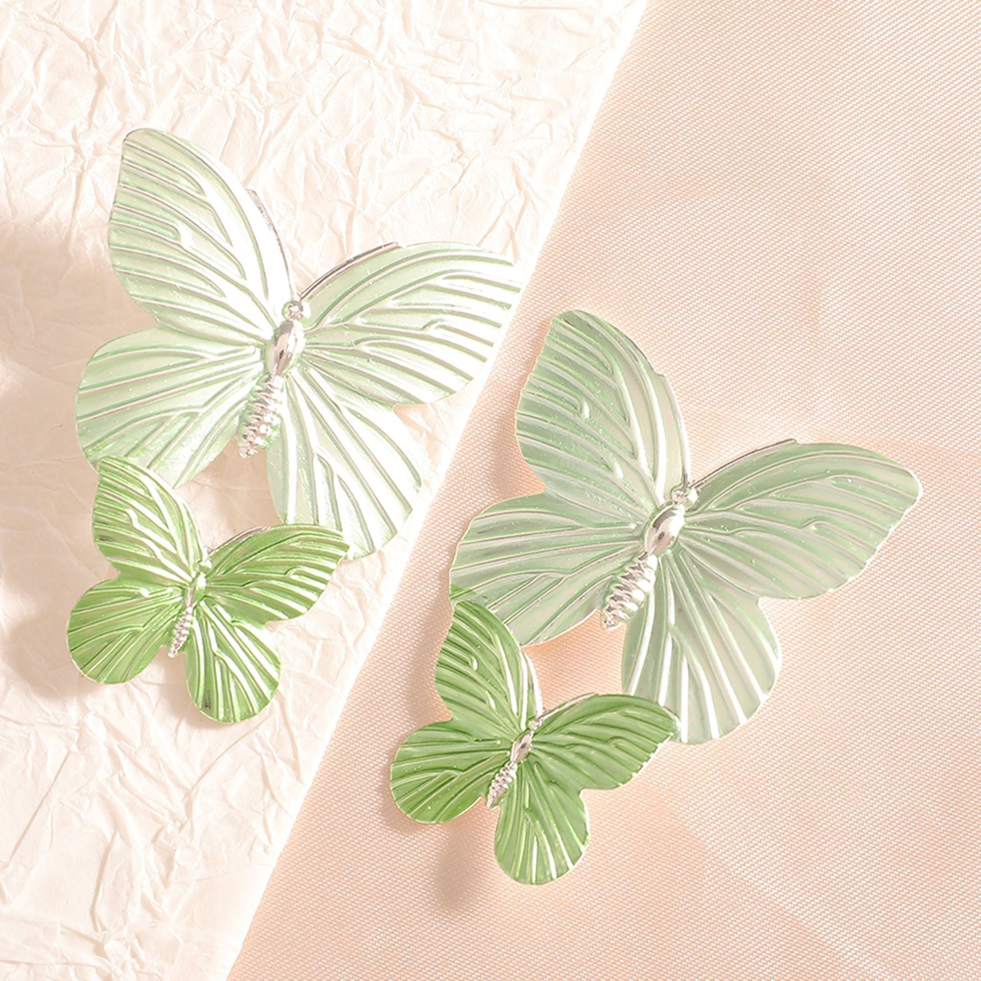 Ladies' brooches in elegant butterfly design Calm Wears-https://detail.1688.com/offer/956753521403.html-Calm Wears-Silver-Calm Wears