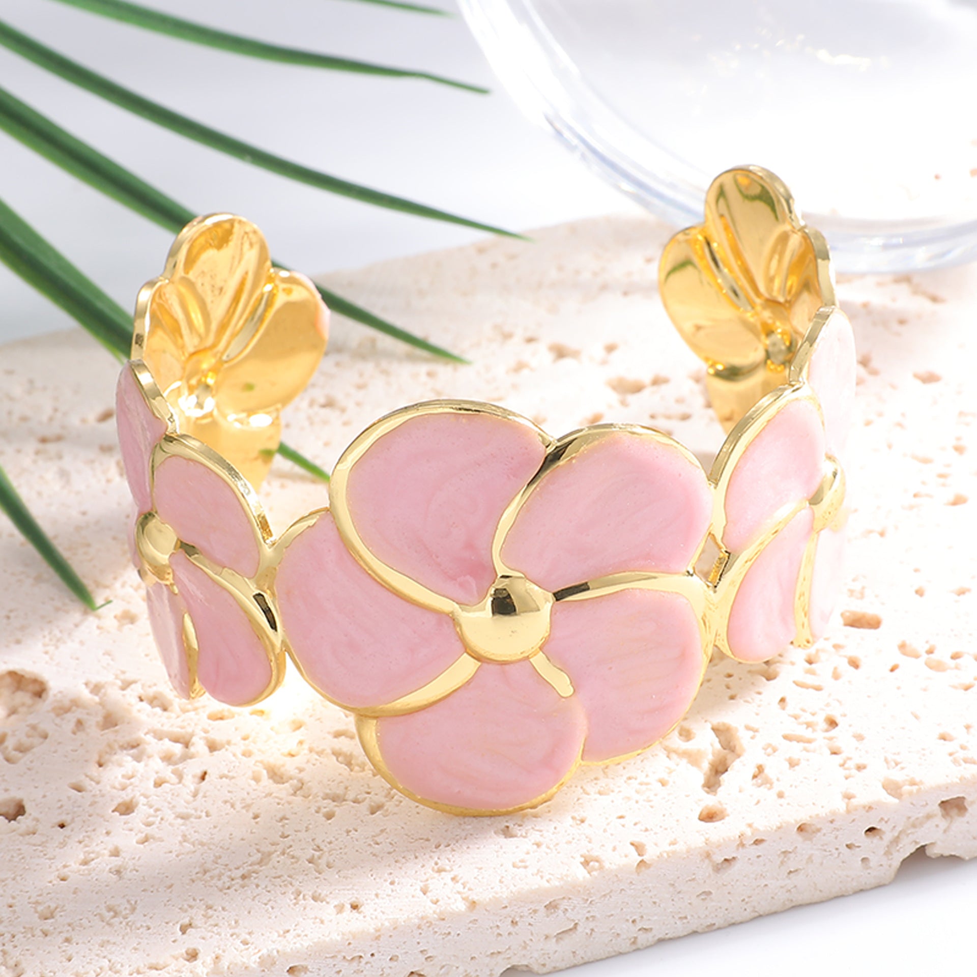 Ladies cuff bracelet with elaborate flower pattern Calm Wears-https://detail.1688.com/offer/1055939603142.html-Calm Wears-Rosa-Calm Wears